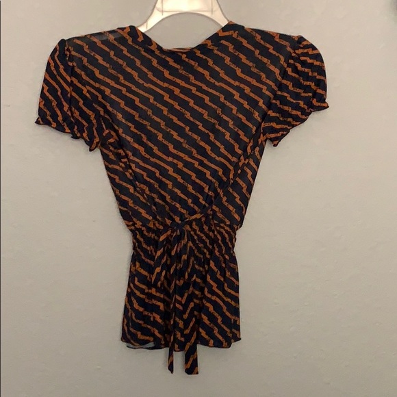 Deep cut shirt - Picture 3 of 3